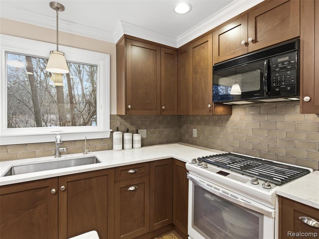 4495 Maybee Road, Lake Orion, MI — Photo 22