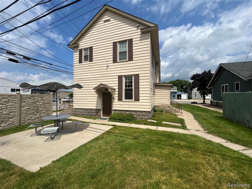 65 N Washington Street, Oxford, MI 48371 — front exterior