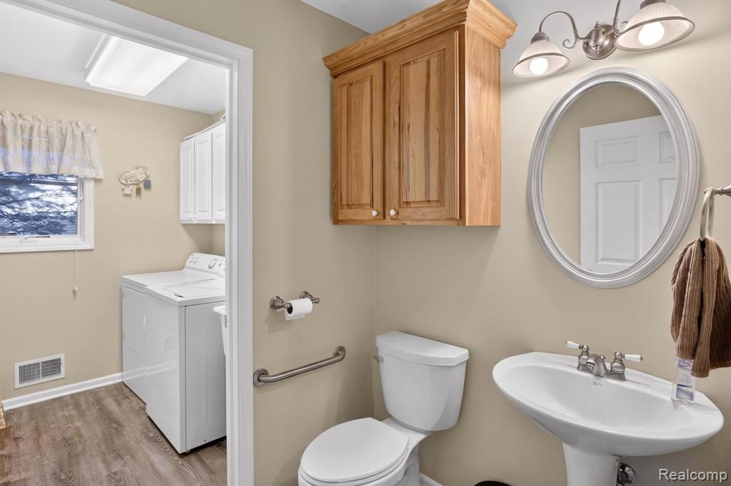 9508 Pine Needle Trail, Flushing, MI 48433 — Photo 15