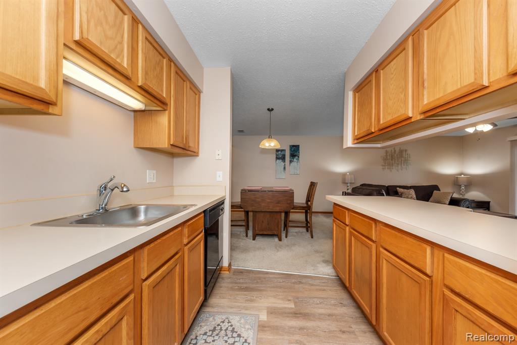 9624 Sawgrass Court, Belleville, MI 48111 — Photo 6