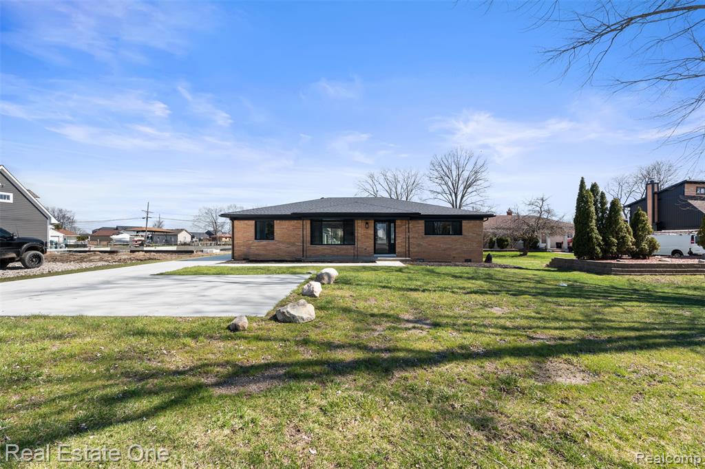 47900 Jefferson Avenue, Chesterfield, MI 48047 — Photo 33