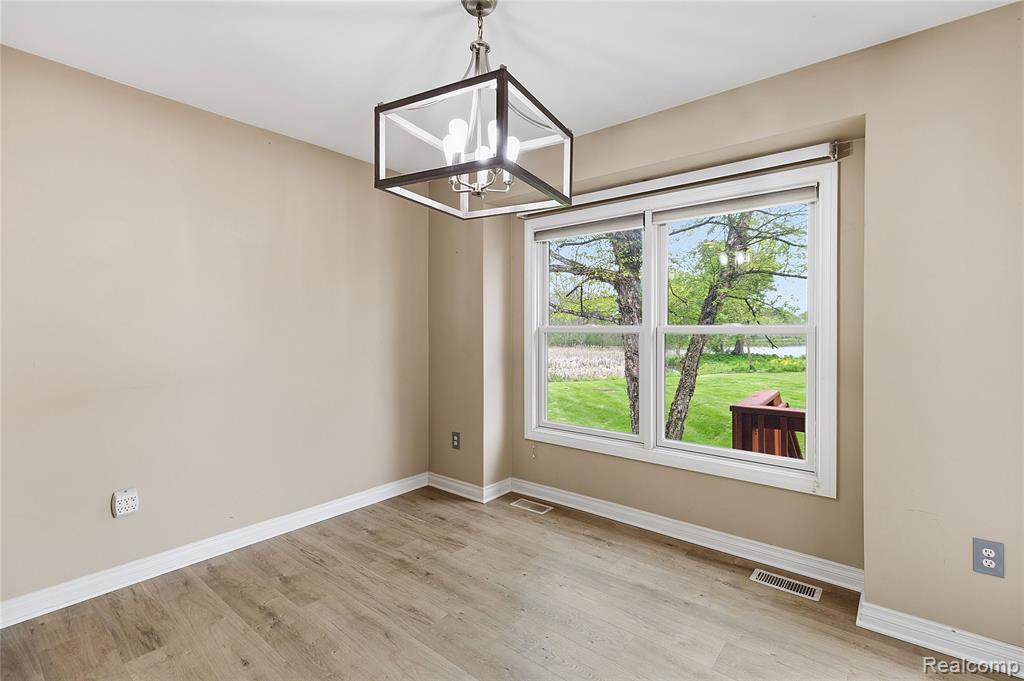 1171 Creekside Court, Burton, MI 48509 — Photo 9