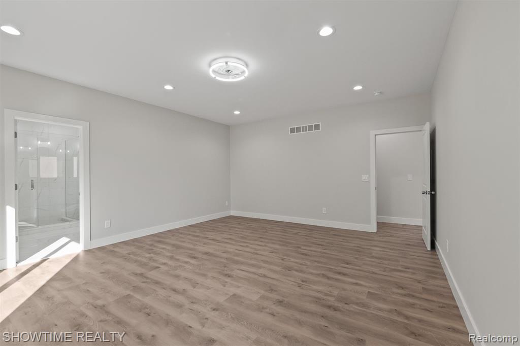 5636 Paris, Sterling Heights, MI 48310 — Photo 16