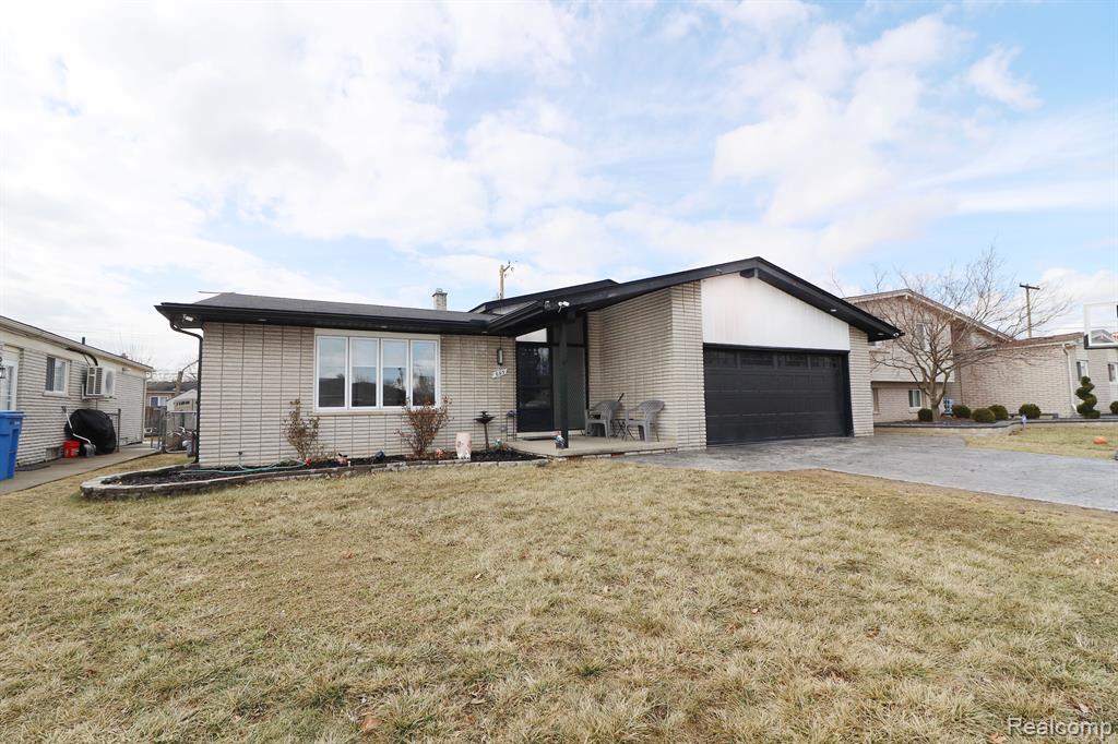 693 CRONIN Drive, Dearborn Heights, MI 48127 — Photo 2