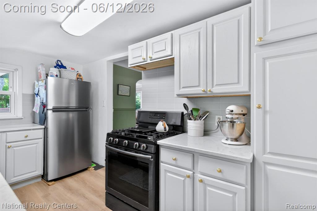 2465 Fairbury, Wixom, MI 48393 — Photo 16