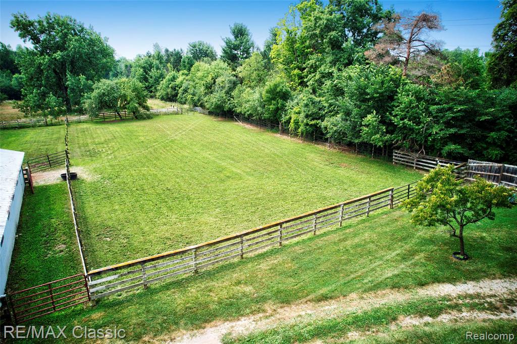 10268 7 Mile Road, Northville, MI 48167 — Photo 37