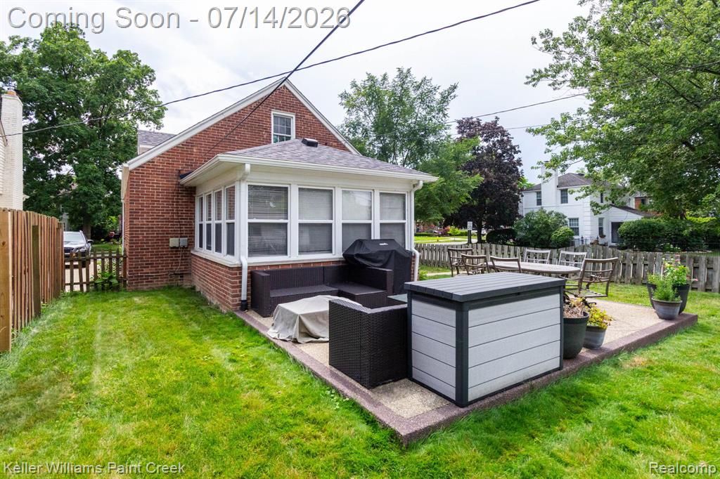 1466 Hampton Rd, Grosse Pointe Woods, MI 48236 — Photo 8