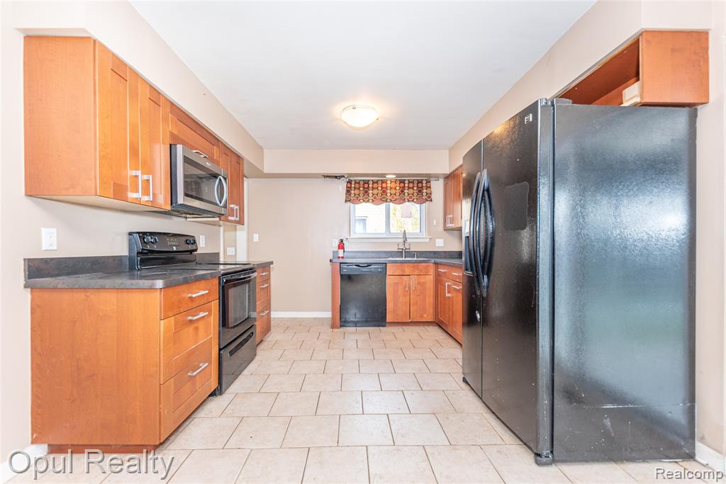 8234 Perrin Avenue, Westland, MI — Photo 11
