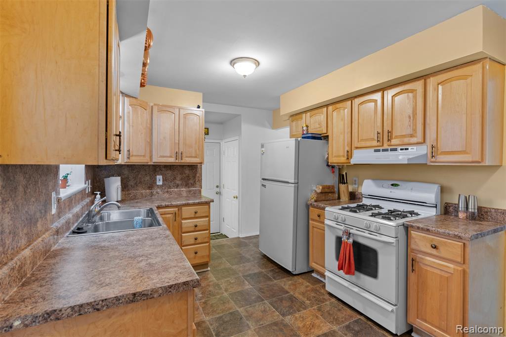 9719 Katherine Street, Taylor, MI 48180 — Photo 7