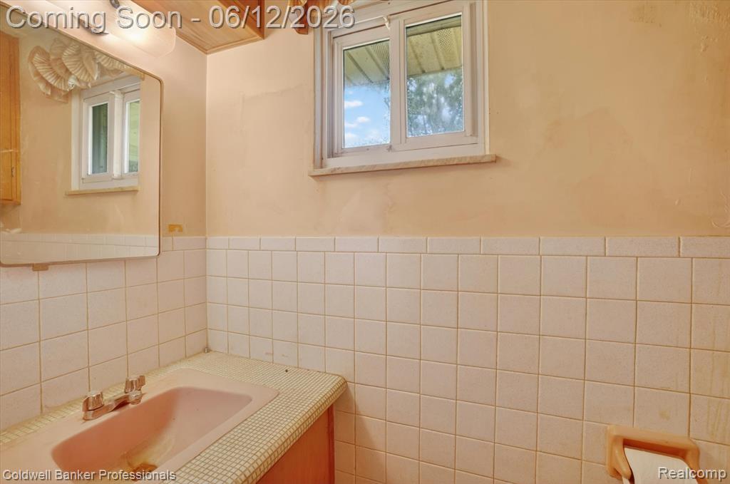 8245 Fenton Road, Grand Blanc, MI 48439 — Photo 29