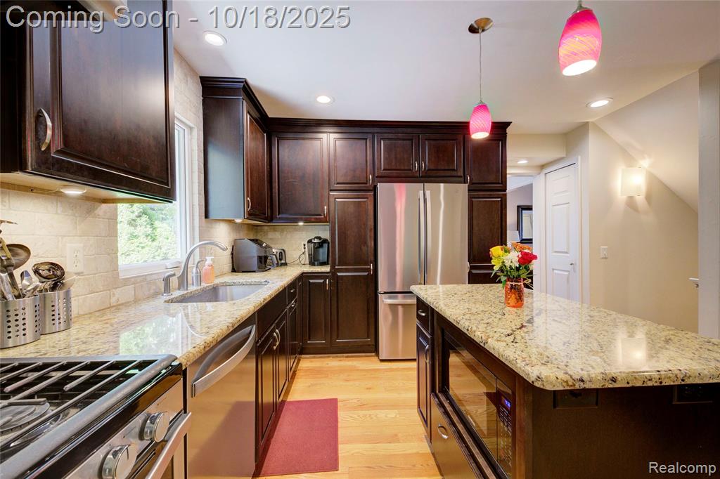 975 S Parkwood Drive, South Lyon, MI 48178 — Photo 31