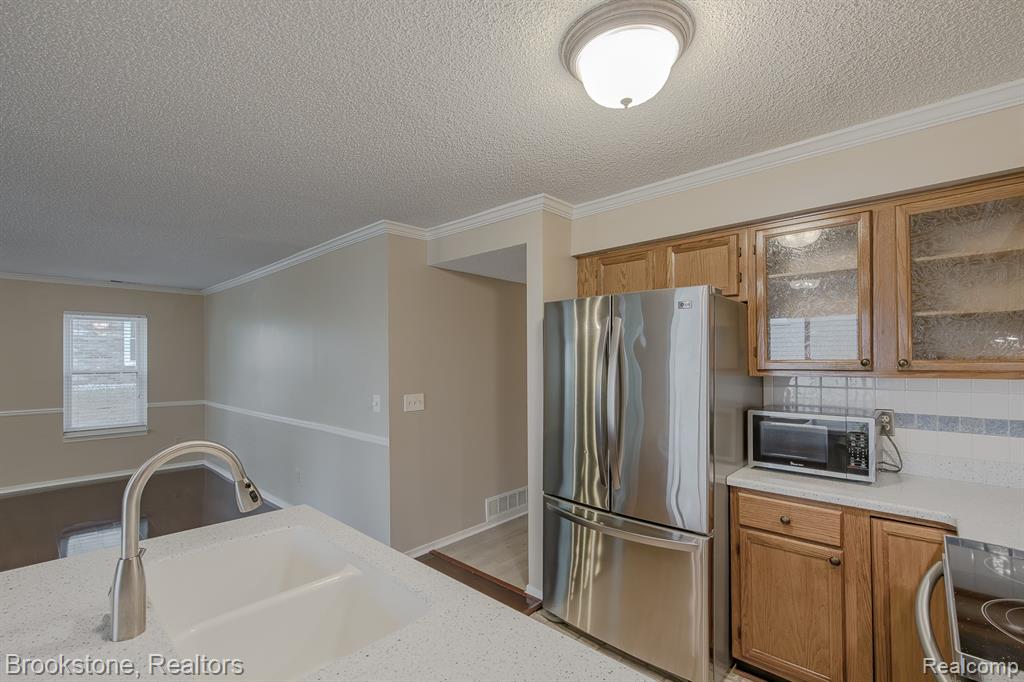 5078 Harbor Oak Drive, 40, Waterford, MI 48329 — Photo 12