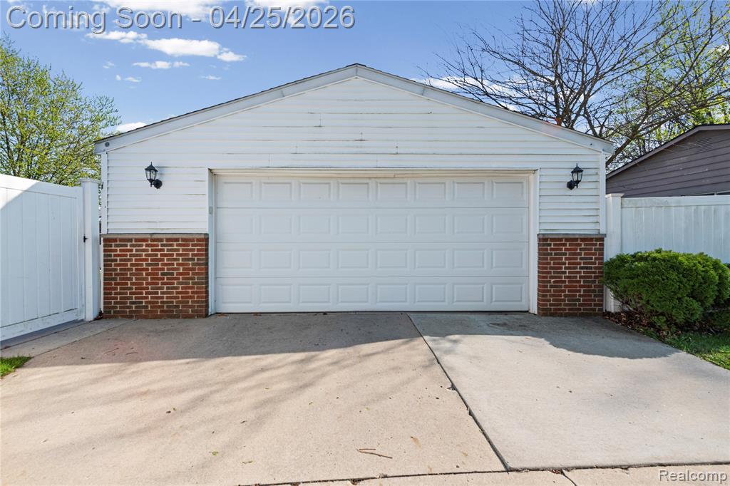 18516 Aldrin Avenue, Brownstown, MI 48193 — Photo 20