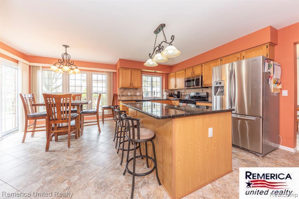 46206 LARCHMONT Drive, Canton, MI 48187 — Photo 17