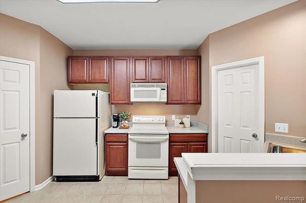 26709 Ashton Drive, Woodhaven, MI 48183 — Photo 11