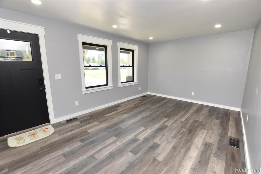 5187 Lippincott Boulevard, Burton, MI 48519 — Photo 9