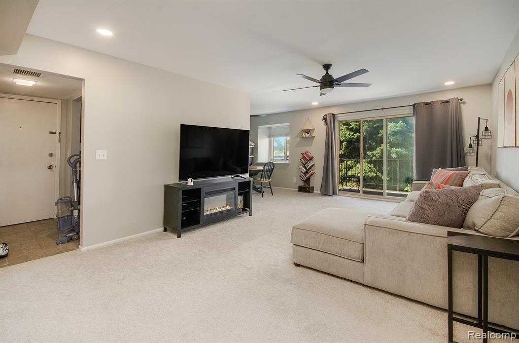510 Riviera Drive, 157, Saint Clair Shores, MI 48080 — Photo 3