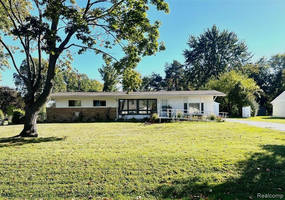 496 E Lovell Drive, Troy, MI 48085 — front exterior