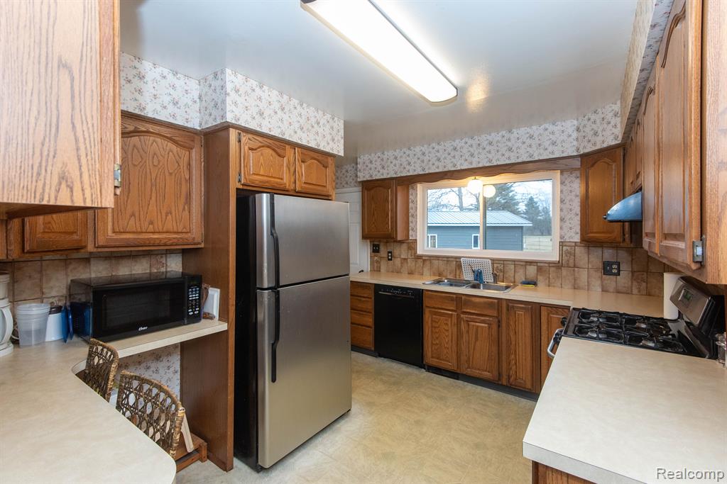 6226 GOLFVIEW Drive, Burton, MI 48509 — Photo 36