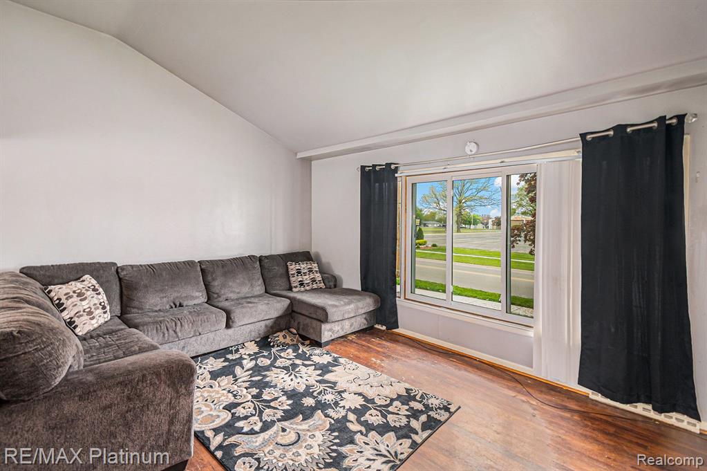 604 E NORTH Street, Owosso, MI 48867 — Photo 7