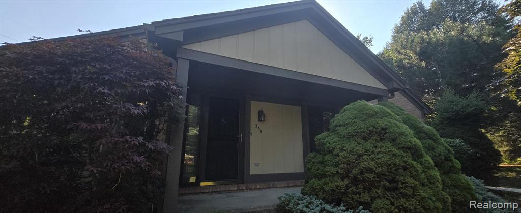 364 Meadow Bridge Drive, Rochester Hills, MI 48307