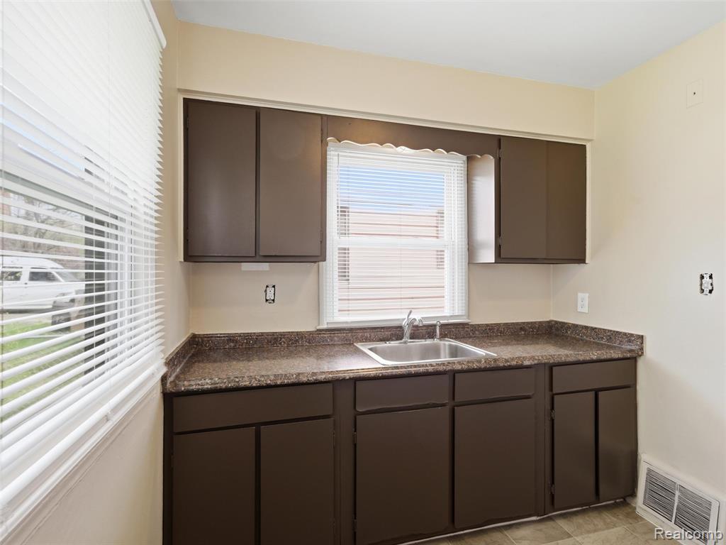 196 Luther Avenue, Pontiac, MI 48341 — Photo 5