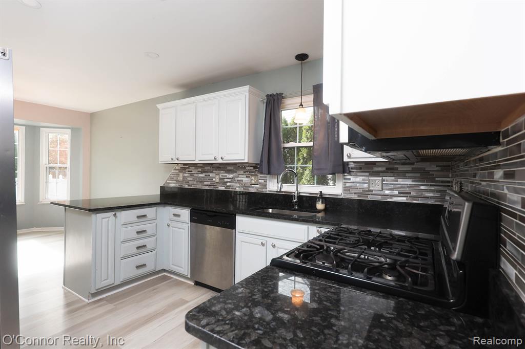 955 Covington, Marysville, MI 48040 — Photo 13