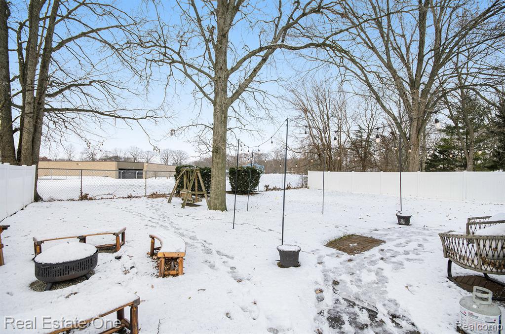 5395 English Drive, Troy, MI 48085 — Photo 24