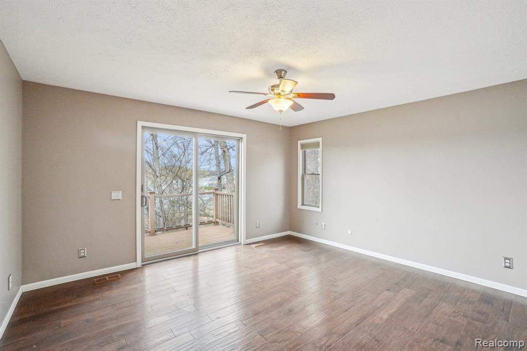 5001 GROVER Drive, Brighton, MI 48116 — Photo 12
