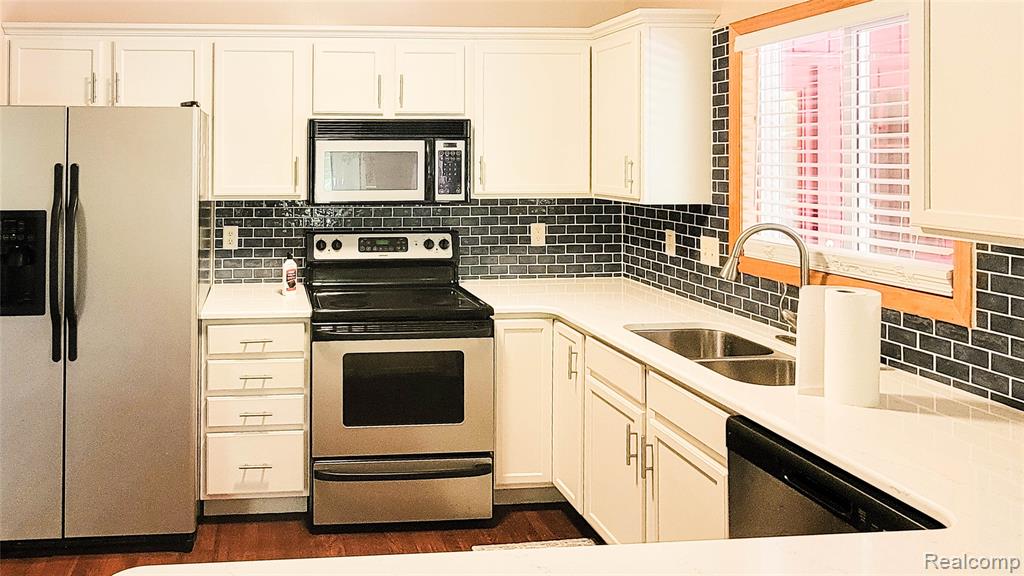 416 Crystal Lane, Roscommon, MI 48653 — Photo 8