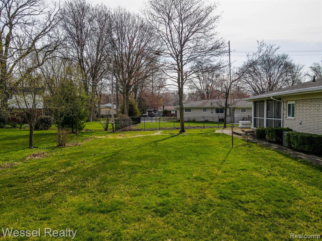 6769 DONNYBROOK Drive, Shelby Twp, MI 48316 — Photo 9