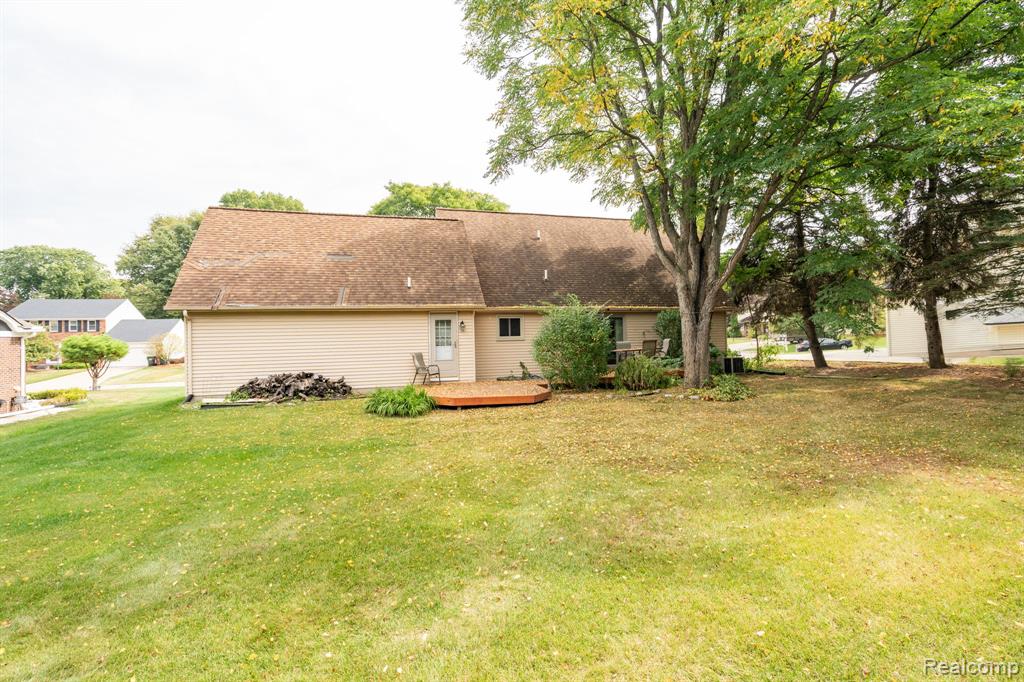 906 Dahlia Lane, Rochester Hills, MI 48307 — Photo 2