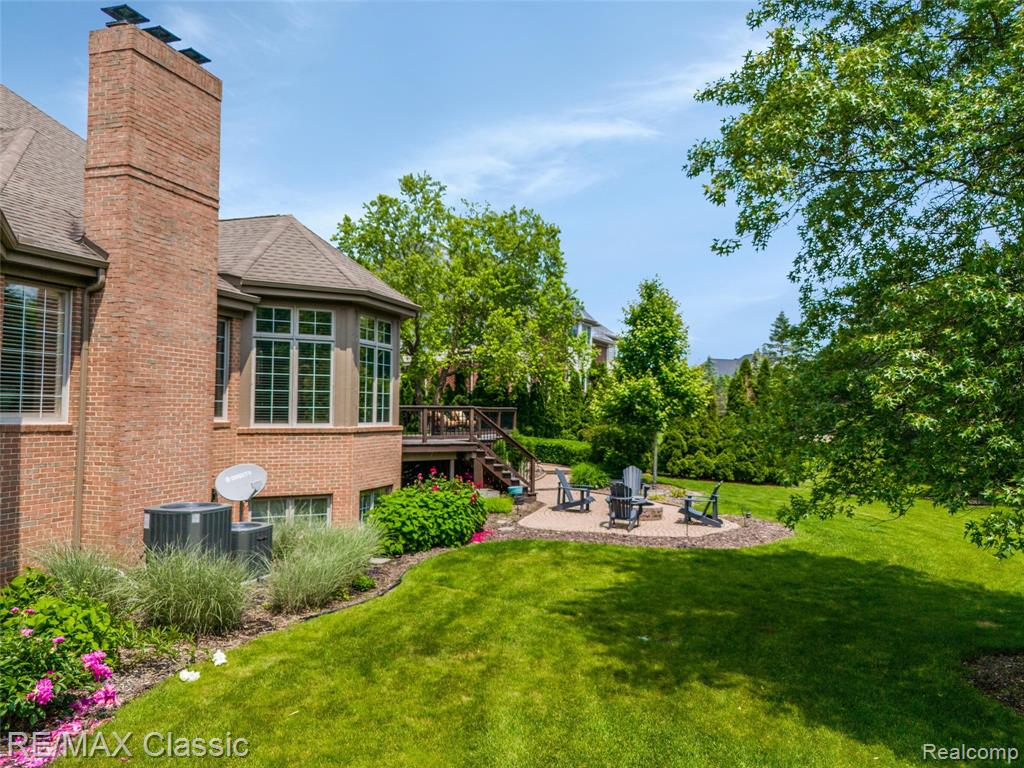 18438 Clairmont Circle E, Northville, MI 48168 — Photo 77