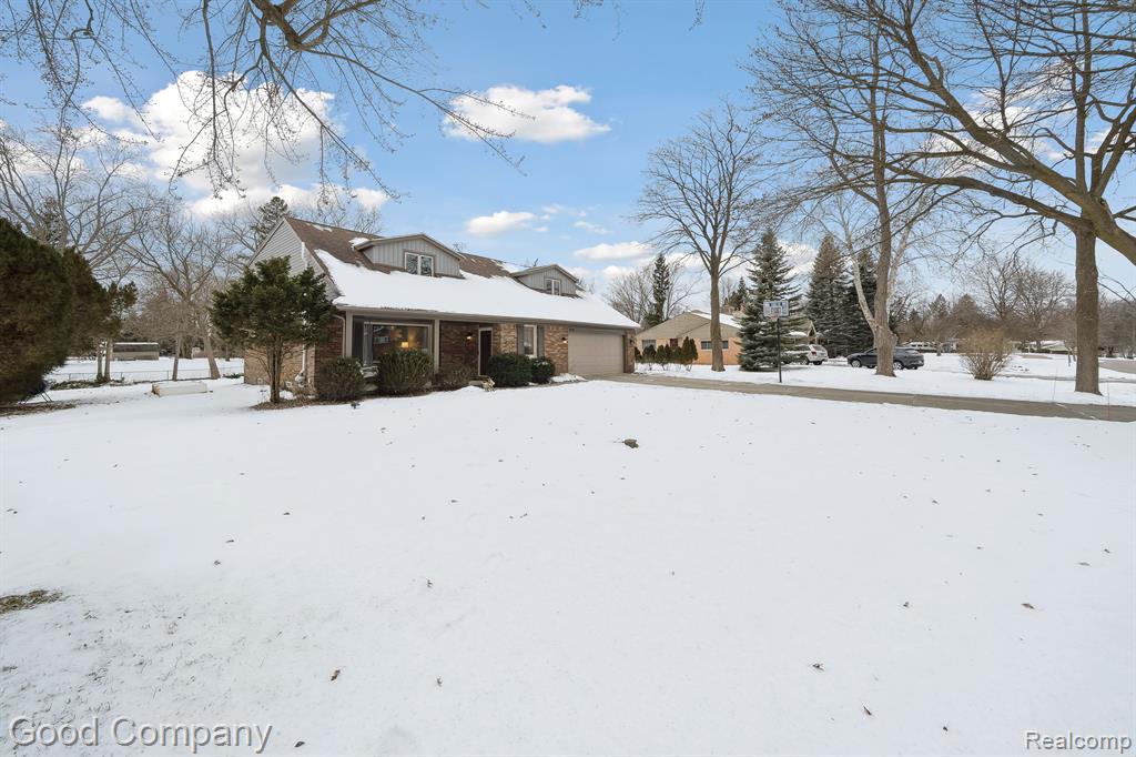 3370 INDIANDALE Drive, Orchard Lake Village, MI 48324 — Photo 4