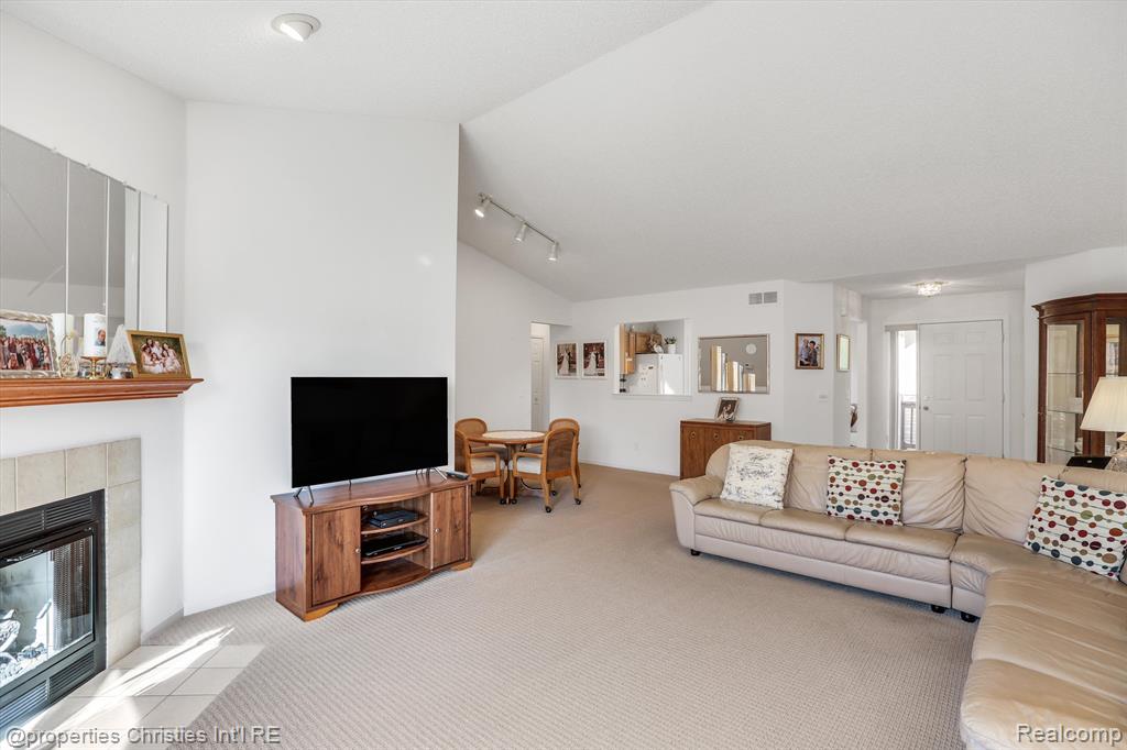 35211 White Pine Trail, Farmington Hills, MI 48335 — Photo 8
