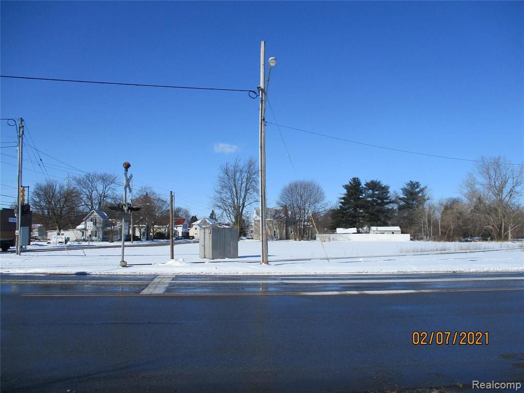 915 CORUNNA Avenue, Owosso, MI 48867 — Photo 4