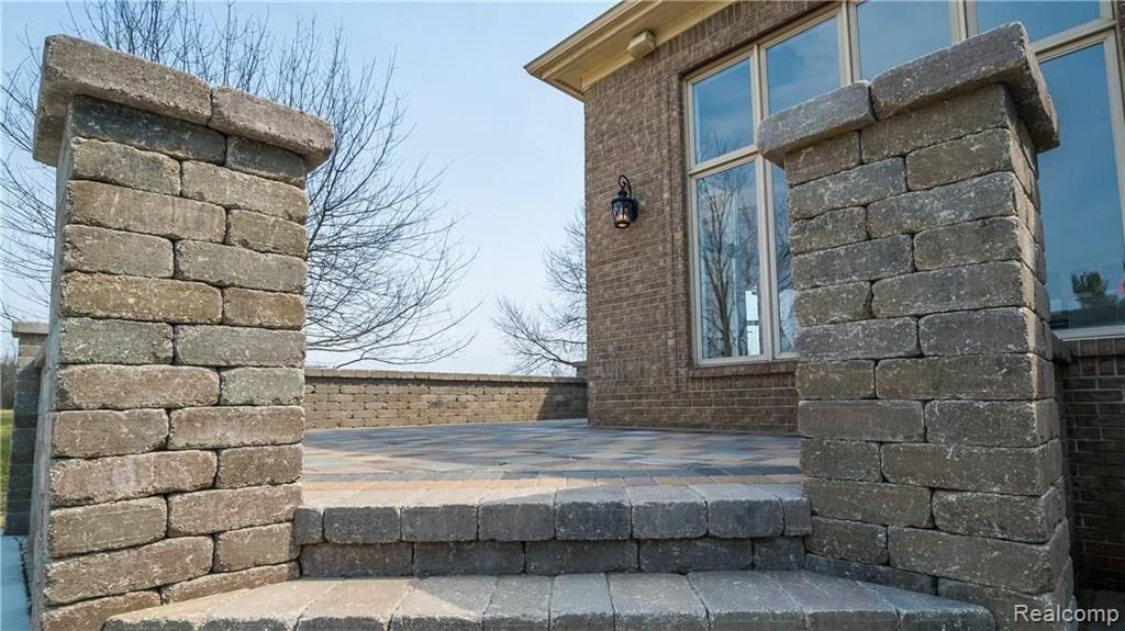 748 Eltham Court, Ann Arbor, MI 48103 — Photo 3