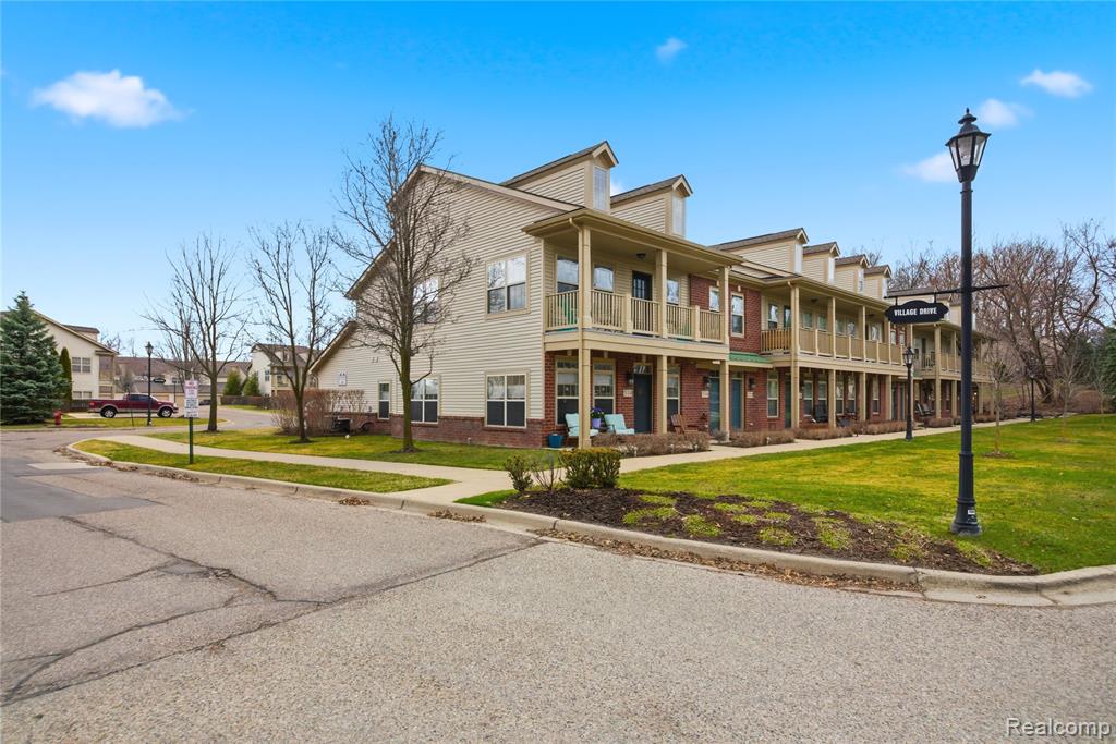 526 Red Oak Court, Walled Lake, MI 48390 — Photo 36