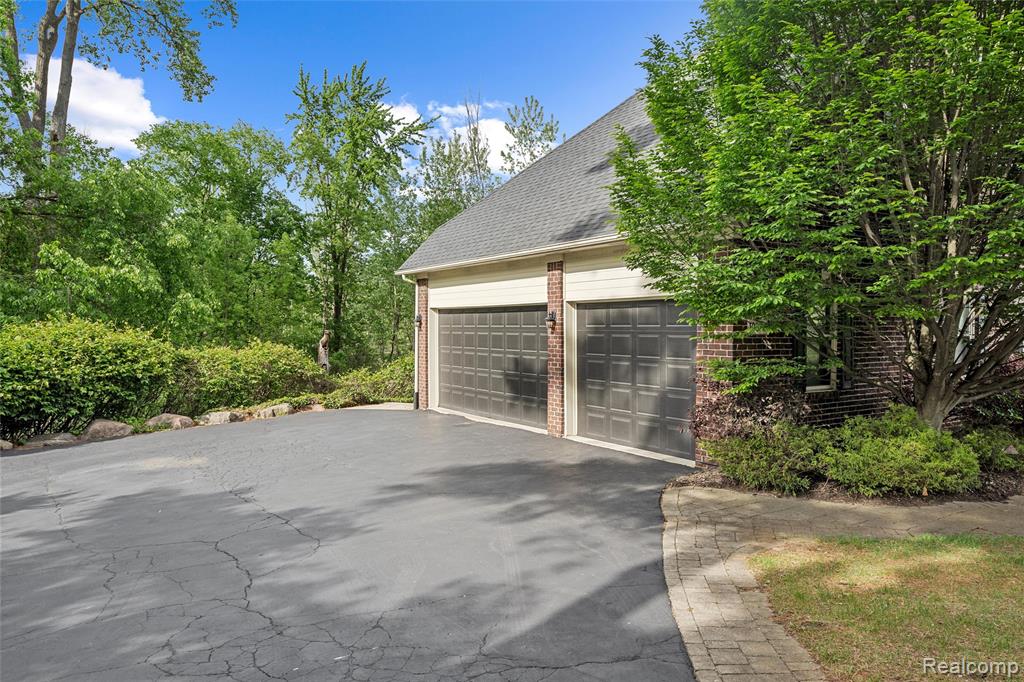 10099 Fernbrooke Drive, Brighton, MI 48116 — Photo 5