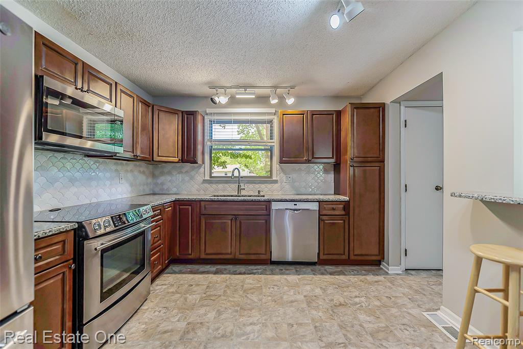 8402 Scotia, Pinckney, MI 48169 — Photo 25
