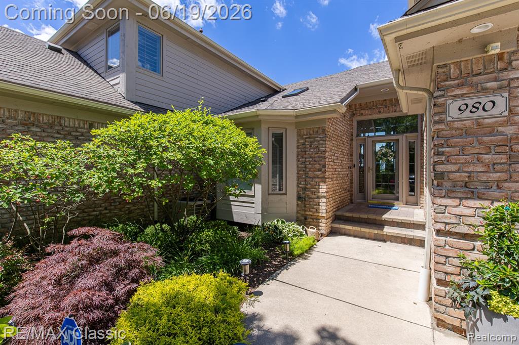 980 Sunset Drive, Waterford, MI 48328 — Photo 2
