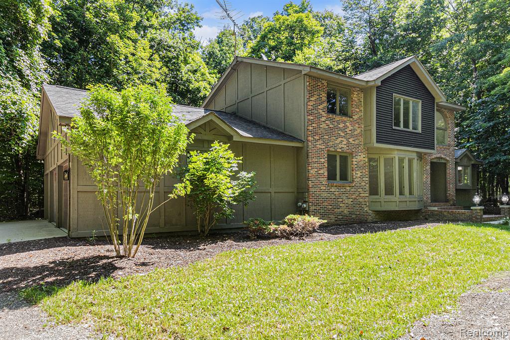 1207 Sugarbush Drive, Lapeer, MI 48446 — Photo 2