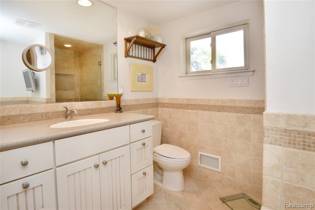 733 Highland Avenue, Clawson, MI — Photo 24