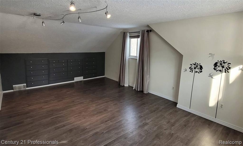 575 Troyvally Street, Troy, MI 48098 — Photo 20