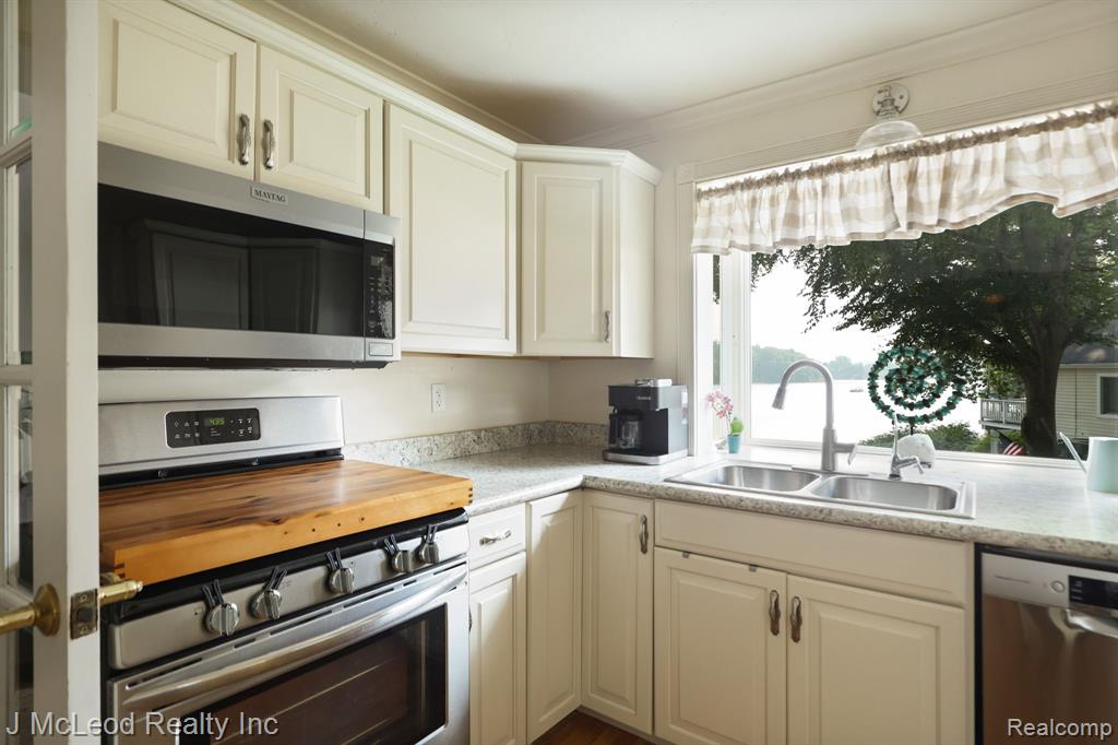 6287 San Vito Drive, Otter Lake, MI 48464 — Photo 22