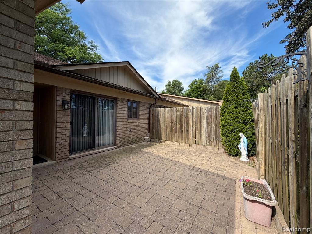 5220 W Utica Road, Utica, MI 48317 — Photo 4
