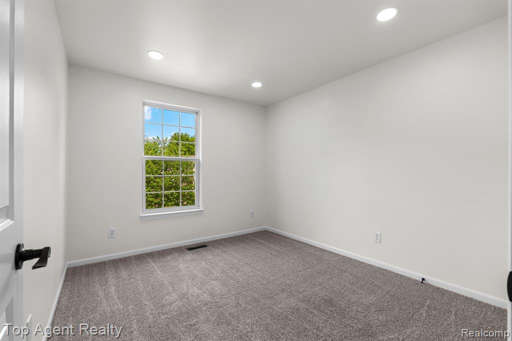 907 Deer Valley Road, Holly, MI 48442 — Photo 16