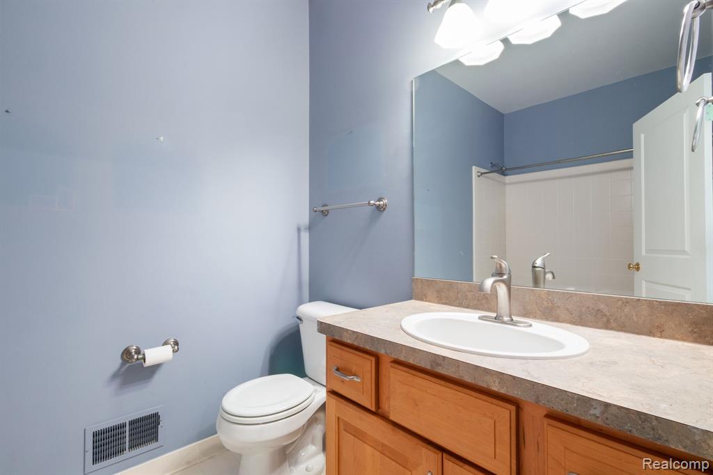 40658 Saint Louis Drive, Clinton Twp, MI 48038 — Photo 35