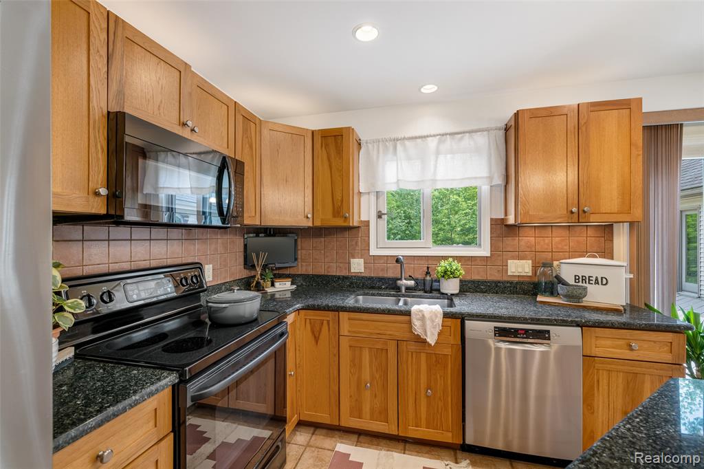 4230 Mill Lake Road, Lake Orion, MI — Photo 22