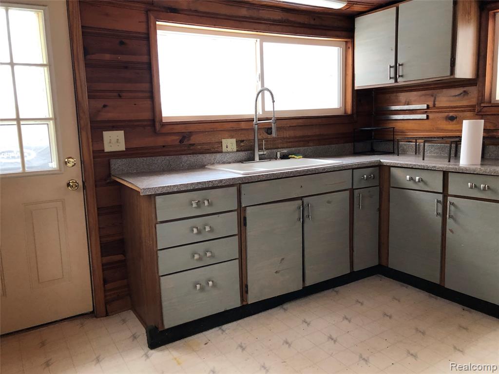 2005 Fairfield Avenue, Wixom, MI 48393 — Photo 6